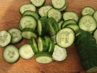 Sūdyti agurkai su česnaku ir krienais Žingsnis 2