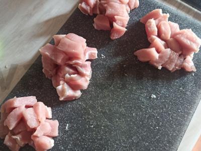 Mėsa su daržovėmis puoduose Žingsnis 1