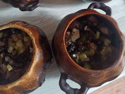Mėsa su daržovėmis puoduose Žingsnis 6