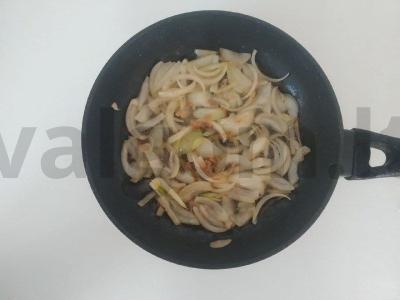 Medus triušis su obuoliais ir raudonuoju svogūnu Žingsnis 1