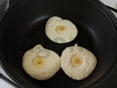Oro blynai su bananais ant pieno Žingsnis 4