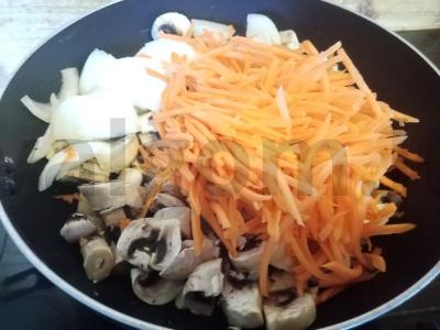 Aštrus ryžiai su grybais ir daržovėmis Žingsnis 5