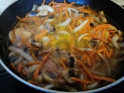 Aštrus ryžiai su grybais ir daržovėmis Žingsnis 6