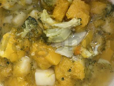 Daržovių vaikų sriuba su moliūgu ir brokoliais kūdikiams pagrindine nuotrauka