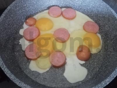 Kiaušinienė ir karšti sumuštiniai pusryčiams Žingsnis 2