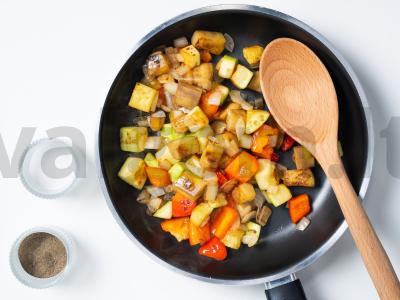 Daržovių troškinys su kiviais Žingsnis 3