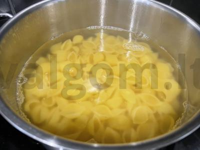 Makaronai su morkomis ir troškinta mėsa Žingsnis 4