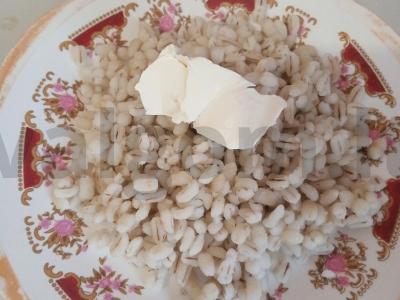 Birios perlų košė su sviestu ir žolelėmis Žingsnis 8