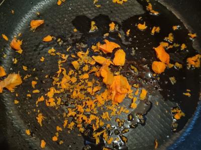 Mėsa su džiovintais slyvomis lėtoje viryklėje Žingsnis 1