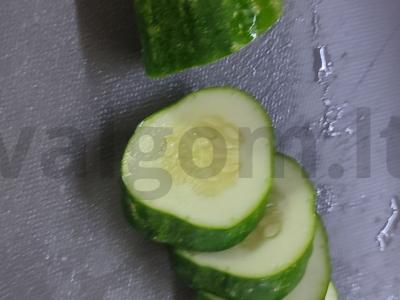 Lengvi marinuoti agurkai Žingsnis 1