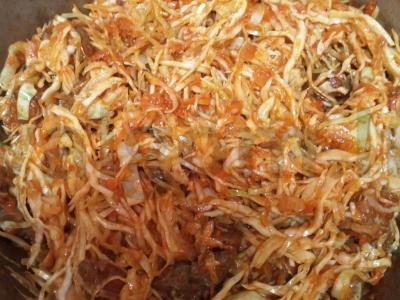 Troškinta veršiena su kopūstais ir morkomis pomidorų padaže Žingsnis 5