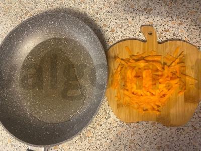 Spagečiai su daržovėmis ir dešrelėmis Žingsnis 4