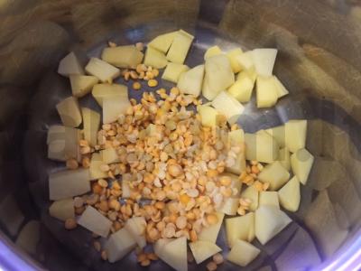 Žirnių sriuba su kiaulienos šonkauliais Žingsnis 1