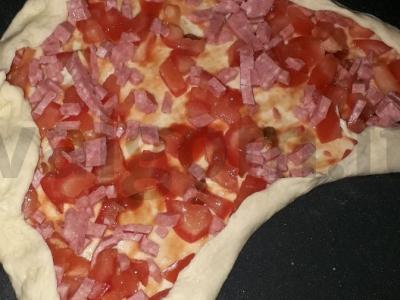 Pica su dešra, pomidoru ir kečupu Žingsnis 3