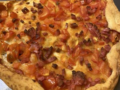 Pica su dešra, pomidoru ir kečupu pagrindine nuotrauka