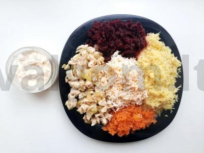 Sluoksniuotas salotas iš kalakutienos su granatu Žingsnis 1