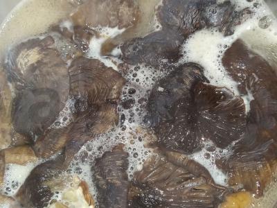 Kepti pipirai, įdaryti pievagrybiais Žingsnis 1