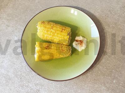 Kukurūza su rūkyta paprika, kepta orkaitėje pagrindine nuotrauka