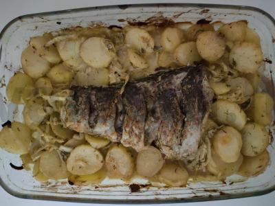 Keptas karpis grietinėje pagrindine nuotrauka