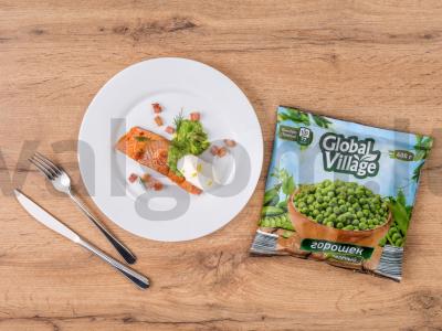 Ant groteli kepta lašiša su žirnių salsa pagrindine nuotrauka