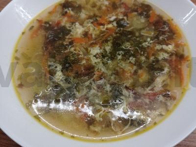 Daržovių sriuba su rūgštynėmis ir kiaušiniu pagrindine nuotrauka