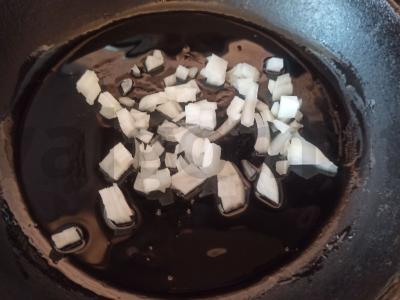 Raudona lęša troškinta su migdolais Žingsnis 1