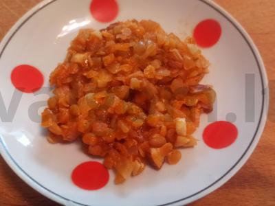 Raudona lęša troškinta su migdolais pagrindine nuotrauka