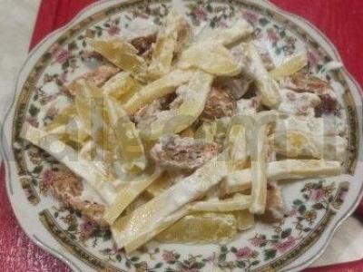 Šiltas salotas su bulvėmis pagrindine nuotrauka