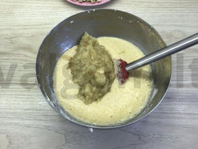 Banano keksiukas su cukranendrių cukrumi Žingsnis 2