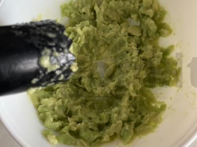 Lengvi tostai su avokadu ir pomidoru Žingsnis 1