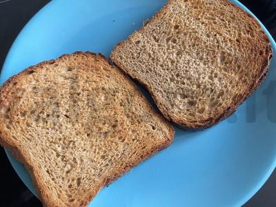 Lengvi tostai su avokadu ir pomidoru Žingsnis 2