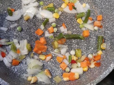 Ryžiai su daržovėmis ir krevetėmis Žingsnis 1