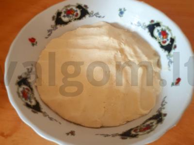 Beigluteninės plokštelės su sūriu ir žolelėmis Žingsnis 2