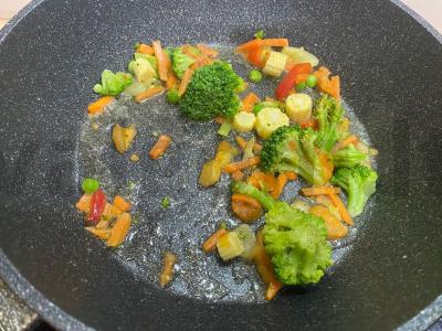 Funchosa su daržovių mišiniu ir sojų padažu Žingsnis 4