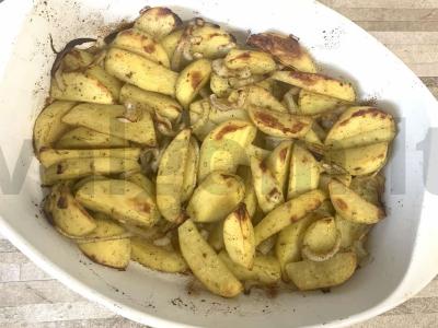 Kiaulienos kotletas su bulvių skiltelėmis Žingsnis 4