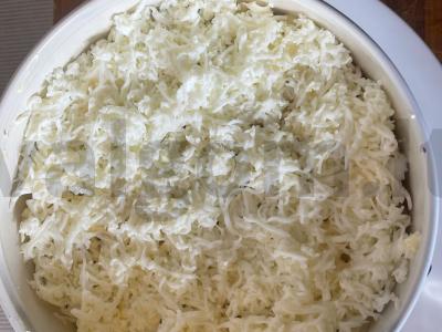 Sluoksniuotas salotas „Pūkuotukas“ su sūdyta upėtakiu Žingsnis 5