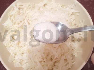 Šviežių daržovių salotas su kopūstais Žingsnis 3