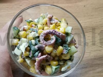 Salotas „Aštuonkojis“ su agurkais pagrindine nuotrauka