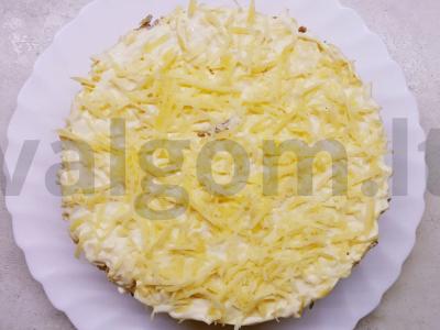 Aštrus salotas su kepenimis ir korėjietiška morkų salotomis pagrindine nuotrauka