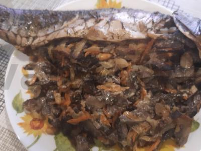 Karšis, įdarytas grybais ir daržovėmis su prieskoniais pagrindine nuotrauka