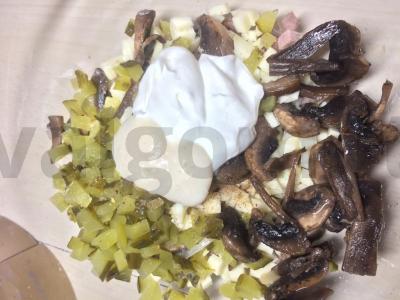 Sotūs salotas su liežuviu ir grybais Žingsnis 4