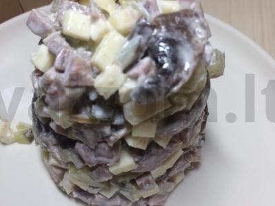 Sotūs salotas su liežuviu ir grybais pagrindine nuotrauka