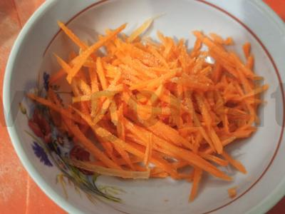 Marinuotų kopūstų ir sėlenų salotas Žingsnis 1