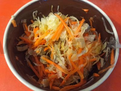 Marinuotų kopūstų ir sėlenų salotas pagrindine nuotrauka