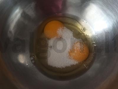 Purūs blynai su medumi Žingsnis 1