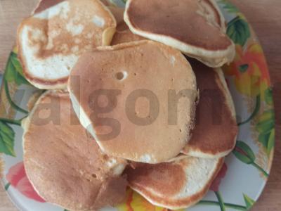 Purūs blynai su medumi pagrindine nuotrauka