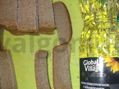 Namų skrudinti duonos gabaliukai su česnaku ir pipirais Žingsnis 1