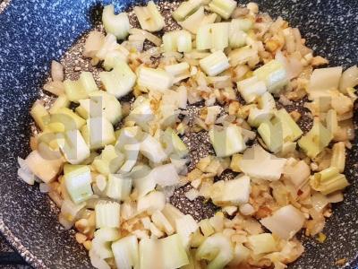 Daržovių troškinys su brokoliais ir salierais Žingsnis 3