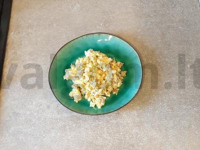 Salotas „Švelnumas“ su vištiena ir sausainiais pagrindine nuotrauka