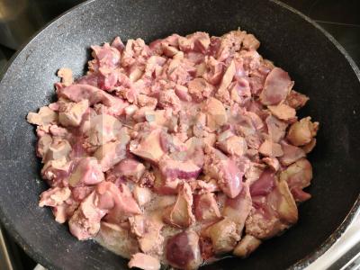 Makaronai su kepenimis grietinės padaže Žingsnis 2